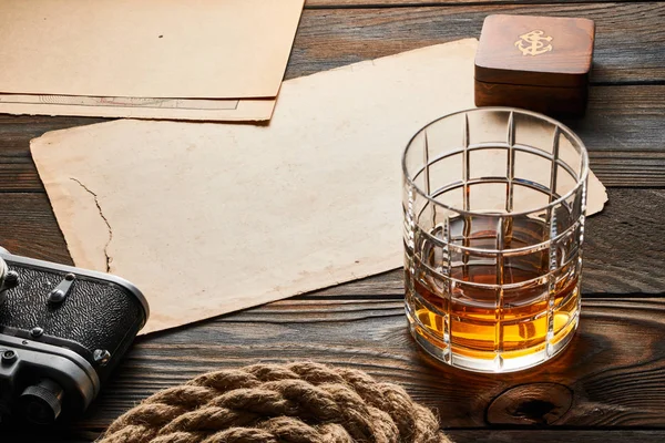 Rangefinder camera and whiskey with antique map — Stock Photo, Image