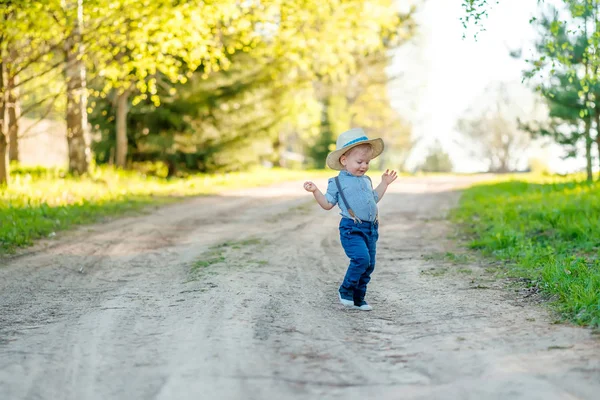 Baby boy wearing straw hat — Stock Photo, Image
