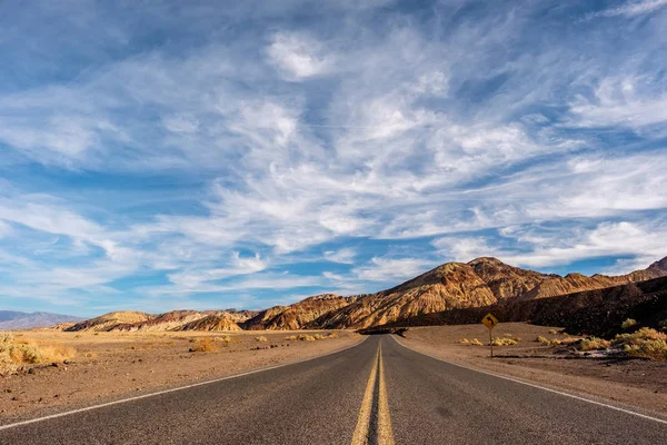 Autoroute dans le parc national de Death Valley — Photo