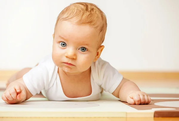 Bambino di quattro mesi — Foto Stock