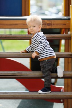 yürümeye başlayan Çocuk Bahçesi