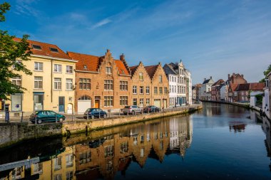 Bruges cityscape su kanalı ile 