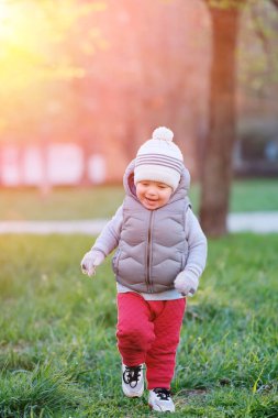 yürümeye başlayan çocuk yelek ceket 