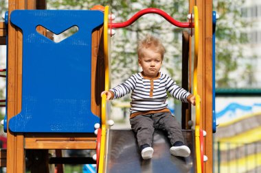 yürümeye başlayan çocuk bahçesi slayt