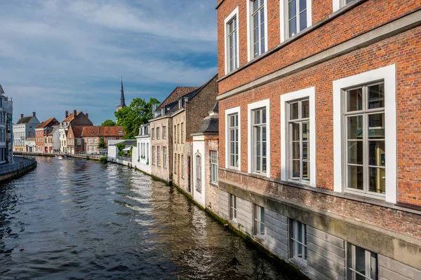 Paisaje urbano de Brujas con canal de agua —  Fotos de Stock