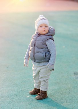 Çocuk Bahçesi, ceket ayakta