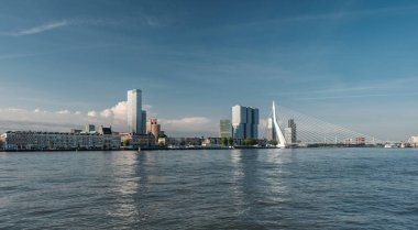 Rotterdam şehir cityscape s ve nehir. 