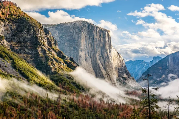 Cloudy autumn morning in mountains — Stock Photo, Image