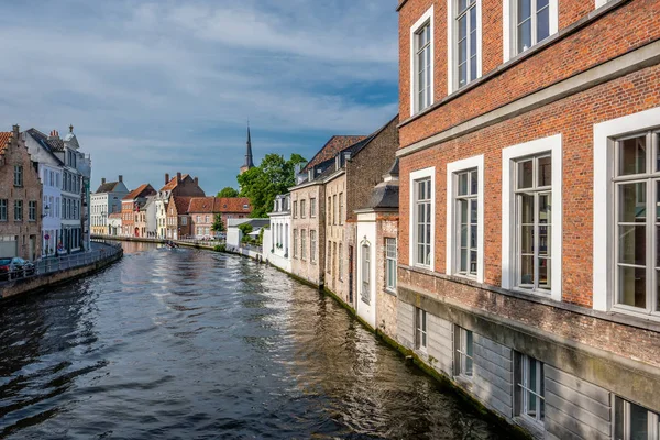 Brügge Stadtbild mit Wasserkanal — Stockfoto