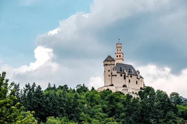 Slottet på hög kulle — Stockfoto