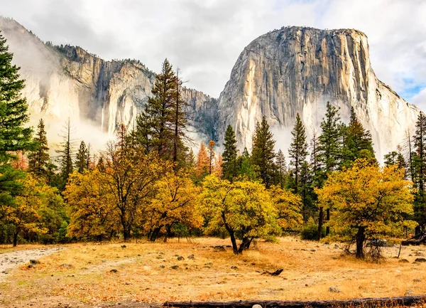 Yosemite dolina o jesieni — Zdjęcie stockowe