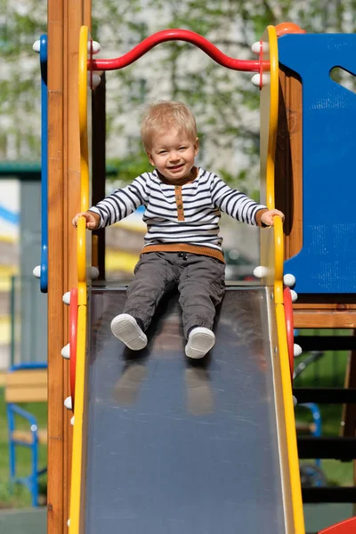  Bebek Çocuk Bahçesi slayt