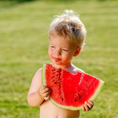 karpuz yeme erkek bebek 