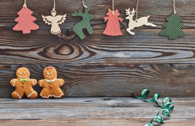 Noel kurabiyeleri ve süslemeler