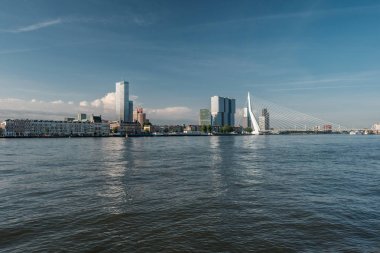 Cityscape Köprüsü ve nehir