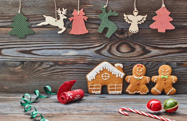 Decorações de Natal e biscoitos de gengibre — Fotografia de Stock