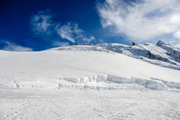 Alpina vinter bergslandskap — Stockfoto