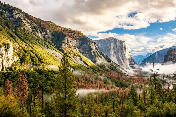 Vale de Yosemite na manhã de outono — Fotografia de Stock