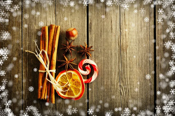 Cinnamon sticks over wooden table — Stock Photo, Image