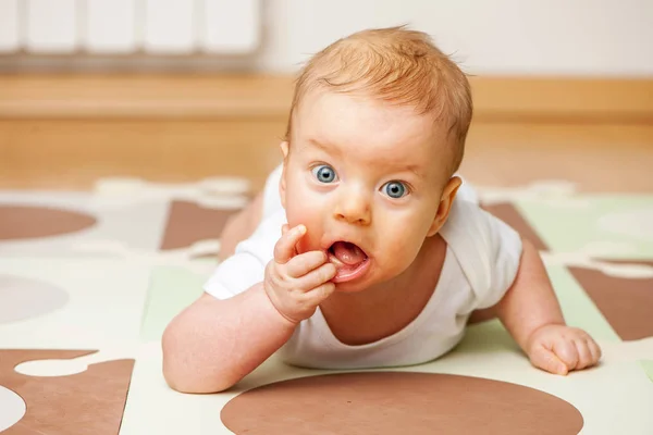 4 개월 된 아기 — 스톡 사진