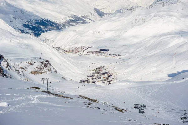 Kışın karlı dağlar — Stok fotoğraf