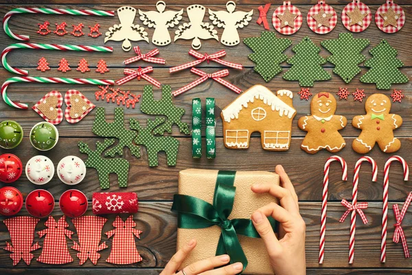 Eller üzerinde Noel hediyesi 