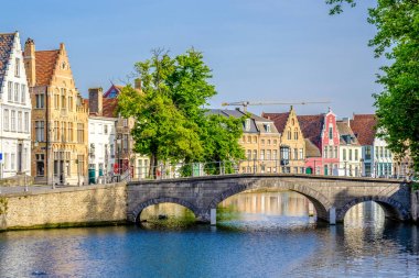 Bruges cityscape su kanalı ile