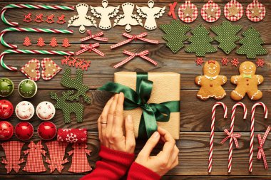 Eller üzerinde Noel hediyesi 