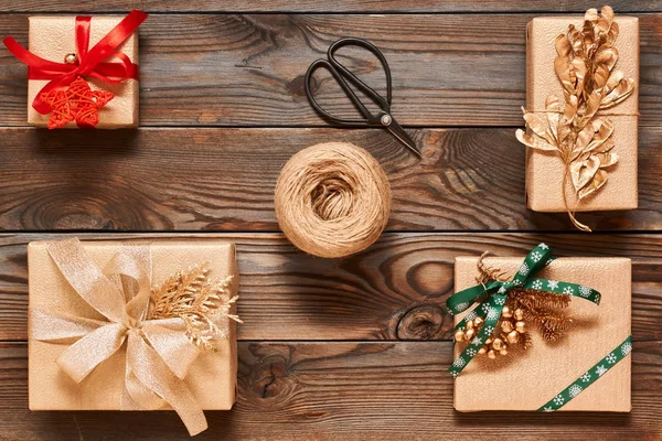 Presentes de Natal em caixas — Fotografia de Stock