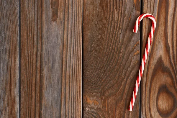 Weihnachtsstock auf Holzgrund — Stockfoto