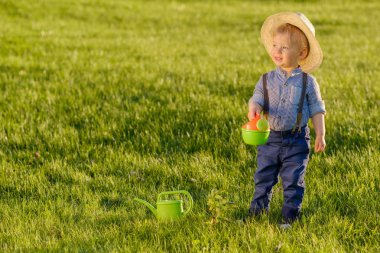 bebek çocuk giyen hasır şapka 