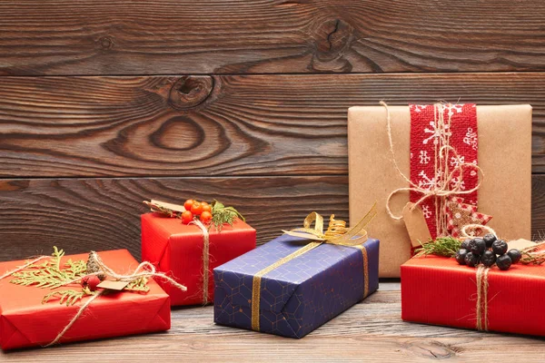 Presentes de Natal decorados — Fotografia de Stock