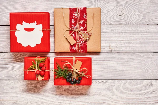 Presentes de Natal decorados — Fotografia de Stock
