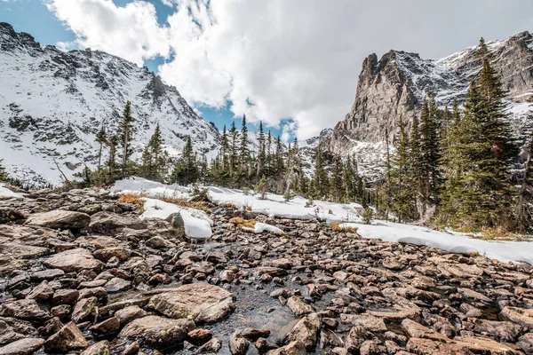 Lake Helene with rocks — Stock Photo, Image