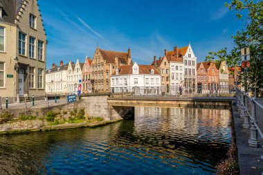 Bruges cityscape su kanalı ile