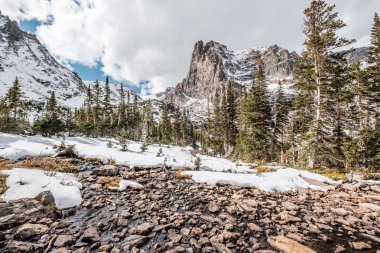 Göl Helene Dağları ile