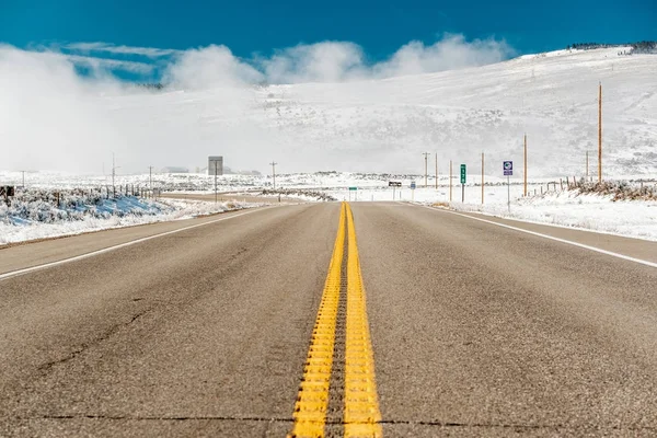 Temporada cambiando la primera nieve — Foto de Stock