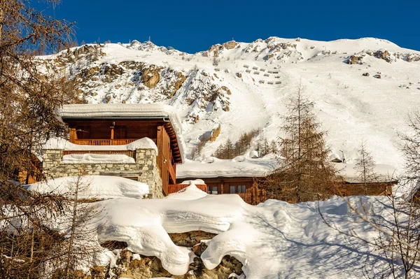 Inverno alpino paesaggio montano — Foto Stock