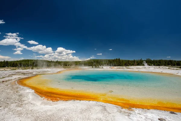 Forró termálforrásból a Yellowstone — Stock Fotó