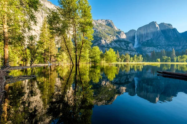 Merced River Yosemite Falls Landscape Yosemite National Park California Usa — Stock Photo, Image