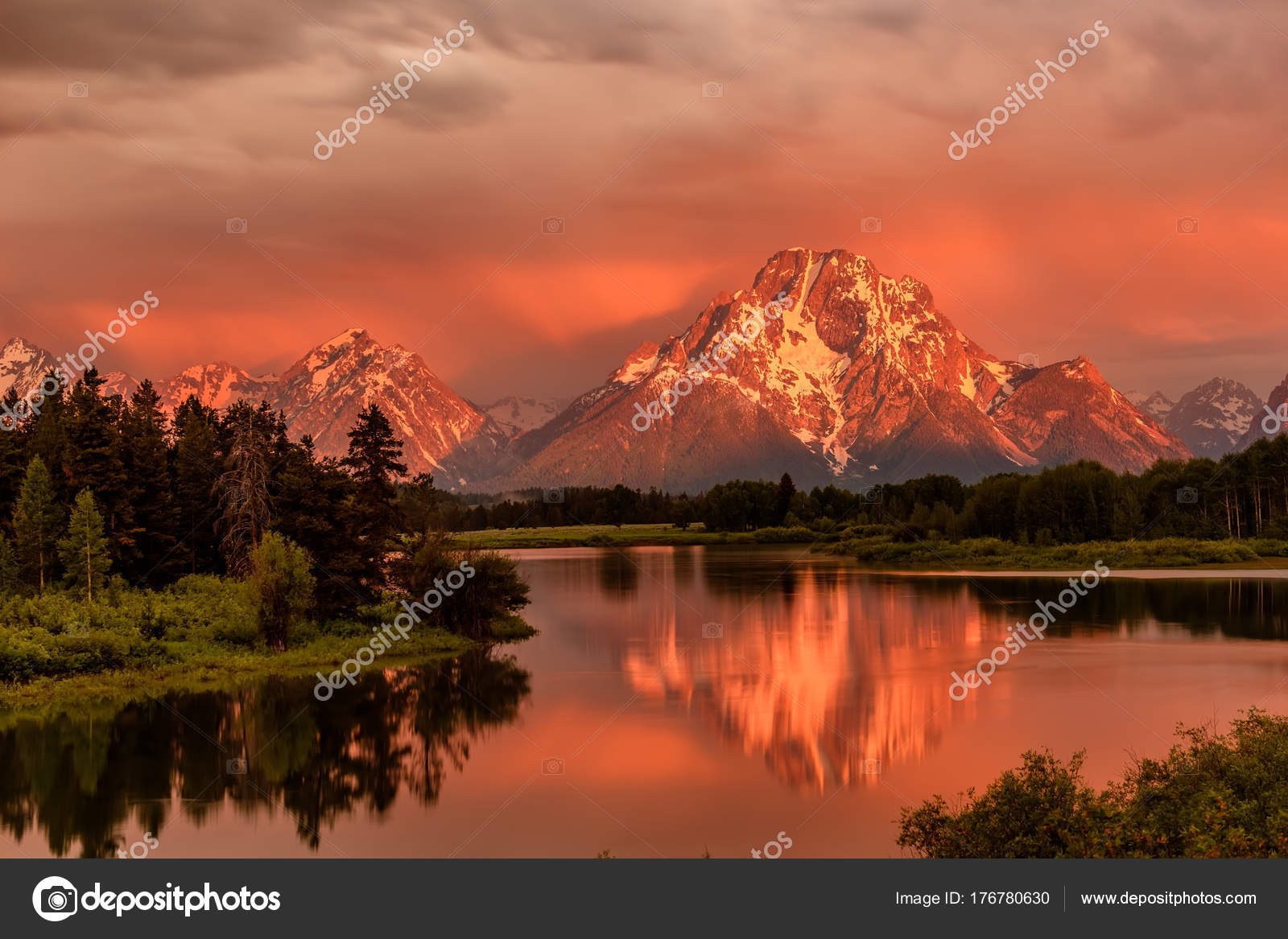 大提顿山从故道弯曲在蛇河日出大提顿国家公园怀俄明州——图库图片© haveseen #176780630