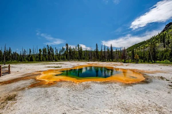 Piscina Aguas Termales Esmeralda Parque Nacional Yellowstone Área Cuenca Arena — Foto de Stock