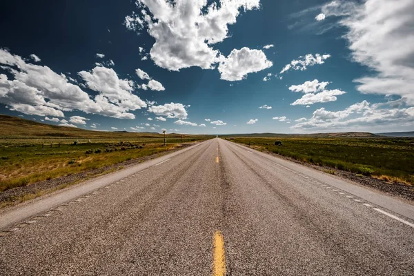 Pusty Otwarta Autostrada Wyoming Stany Zjednoczone Ameryki — Zdjęcie stockowe