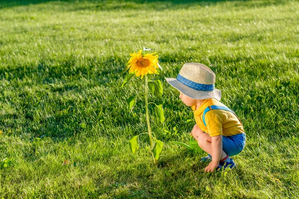 Rural Scene Baby Boy Wearing Straw Hat Using Watering Can — Stock Photo, Image