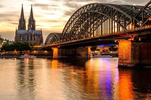 Éjszakai Kilátás Köln Katedrálisra Kolner Dom Rajna Folyóra Hohenzollern Híd — Stock Fotó