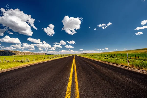 Pusty Otwarta Autostrada Wyoming Stany Zjednoczone Ameryki — Zdjęcie stockowe