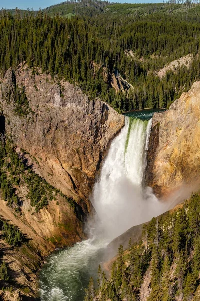 美国怀俄明州黄石公园大峡谷中的下瀑布 — 图库照片