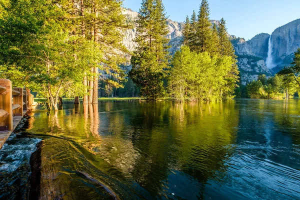 Paisaje Del Río Merced Las Cataratas Yosemite Parque Nacional Yosemite — Foto de Stock