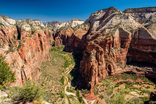Пейзаж с горными породами в Национальном парке Зайон, Юта, США