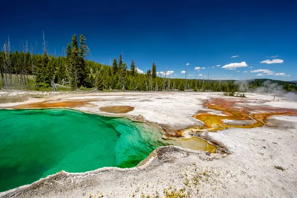 Gorące Źródło Termalne Abyss Pool Parku Narodowym Yellowstone Obszar Basenu — Zdjęcie stockowe